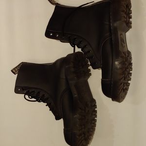 BRIGHTON brand vegetarian leather mens boots. Size 10US